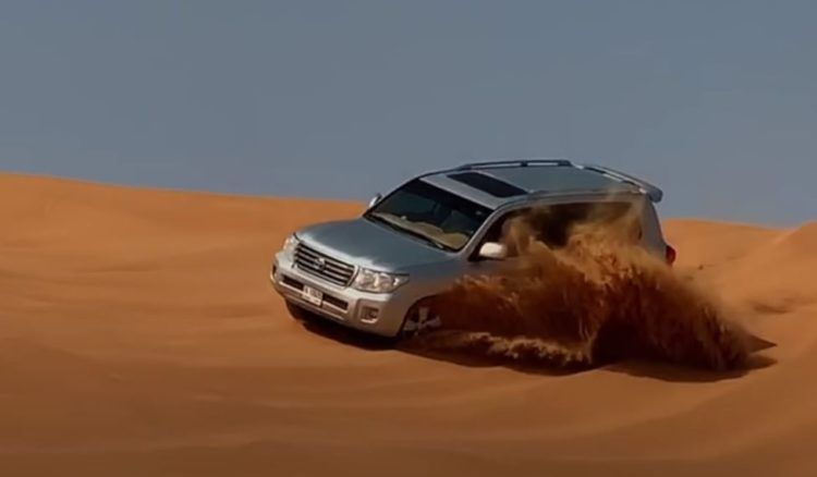 safari en dunas rojas, camellos y barbacoa